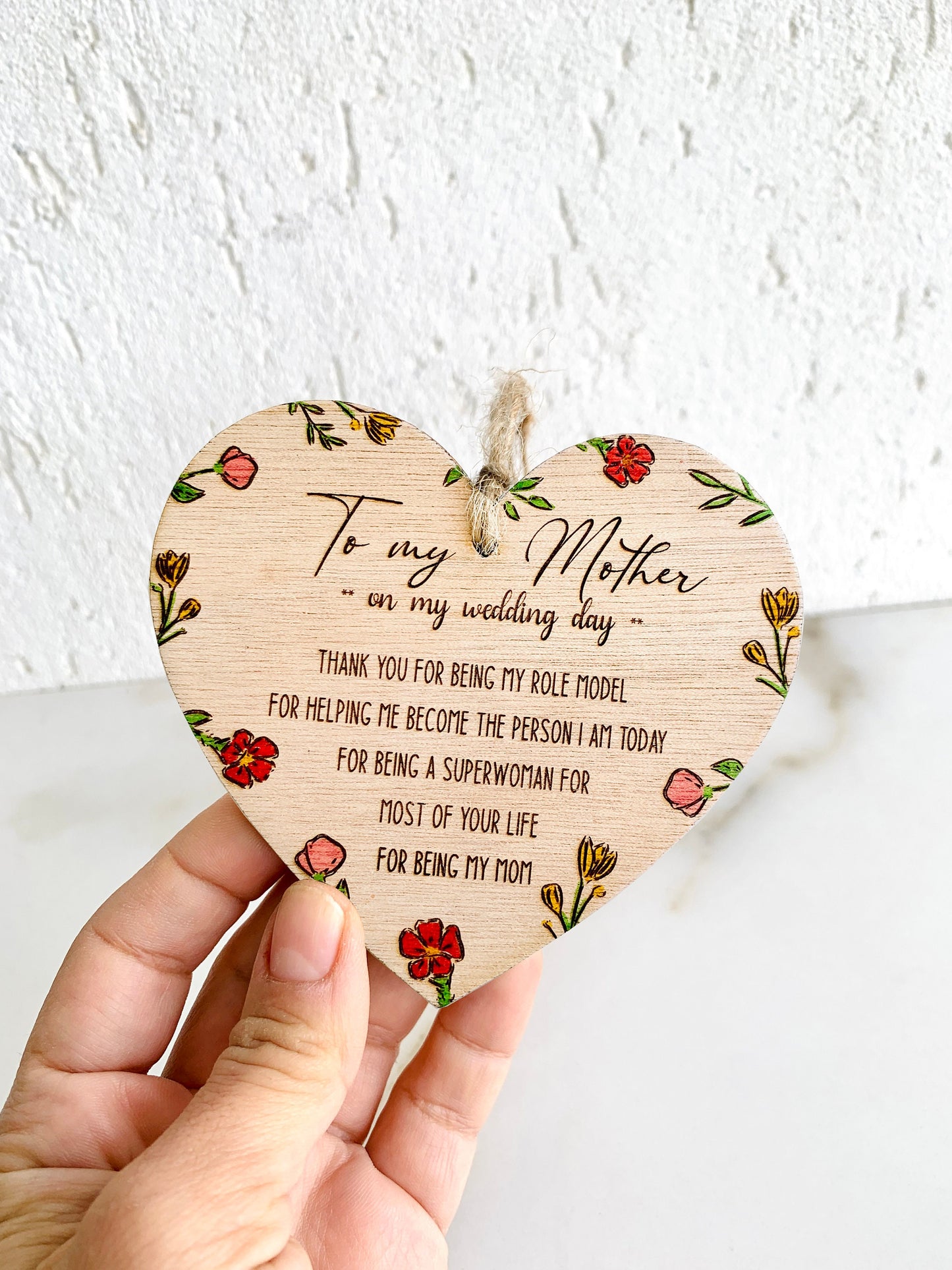 Regalo para la madre de la novia, Corazón de madera colgante, Regalo para mamá, Recuerdo grabado en madera para el día de mi boda, Despedida de soltera, Regalo para mamá