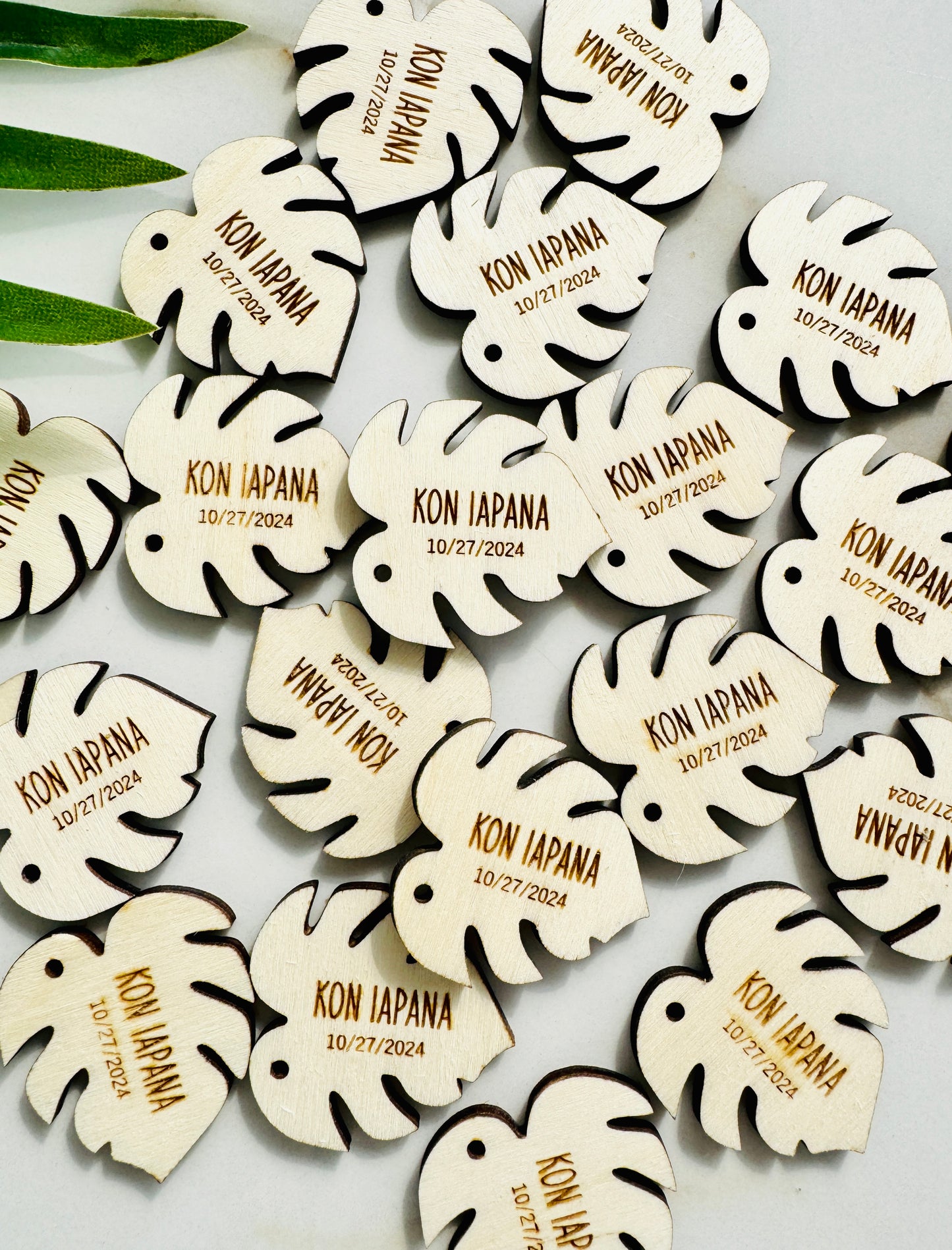 Monstera Leaf Wedding Favor Tags: Personalized Wood Name Tags