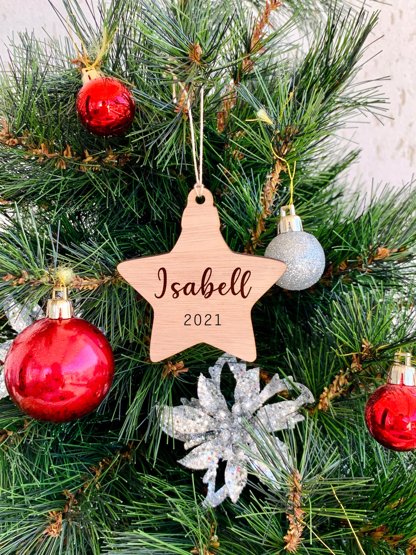 Personalisierter Weihnachtsstern aus Holz, gravierter Name von Kind und Familie, Weihnachtsstern mit Ortsnamen, individuelles Holzornament als Familiengeschenk