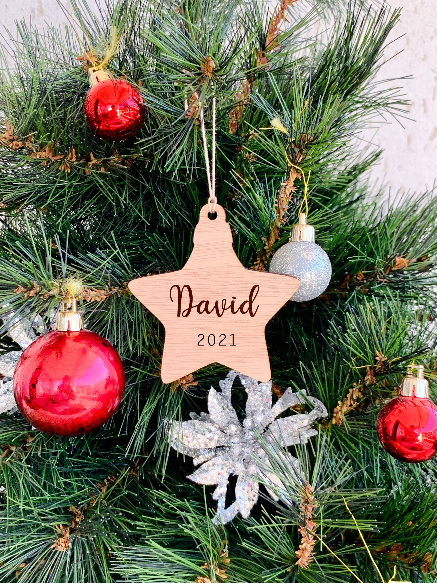 Personalisierter Weihnachtsstern aus Holz, gravierter Name von Kind und Familie, Weihnachtsstern mit Ortsnamen, individuelles Holzornament als Familiengeschenk