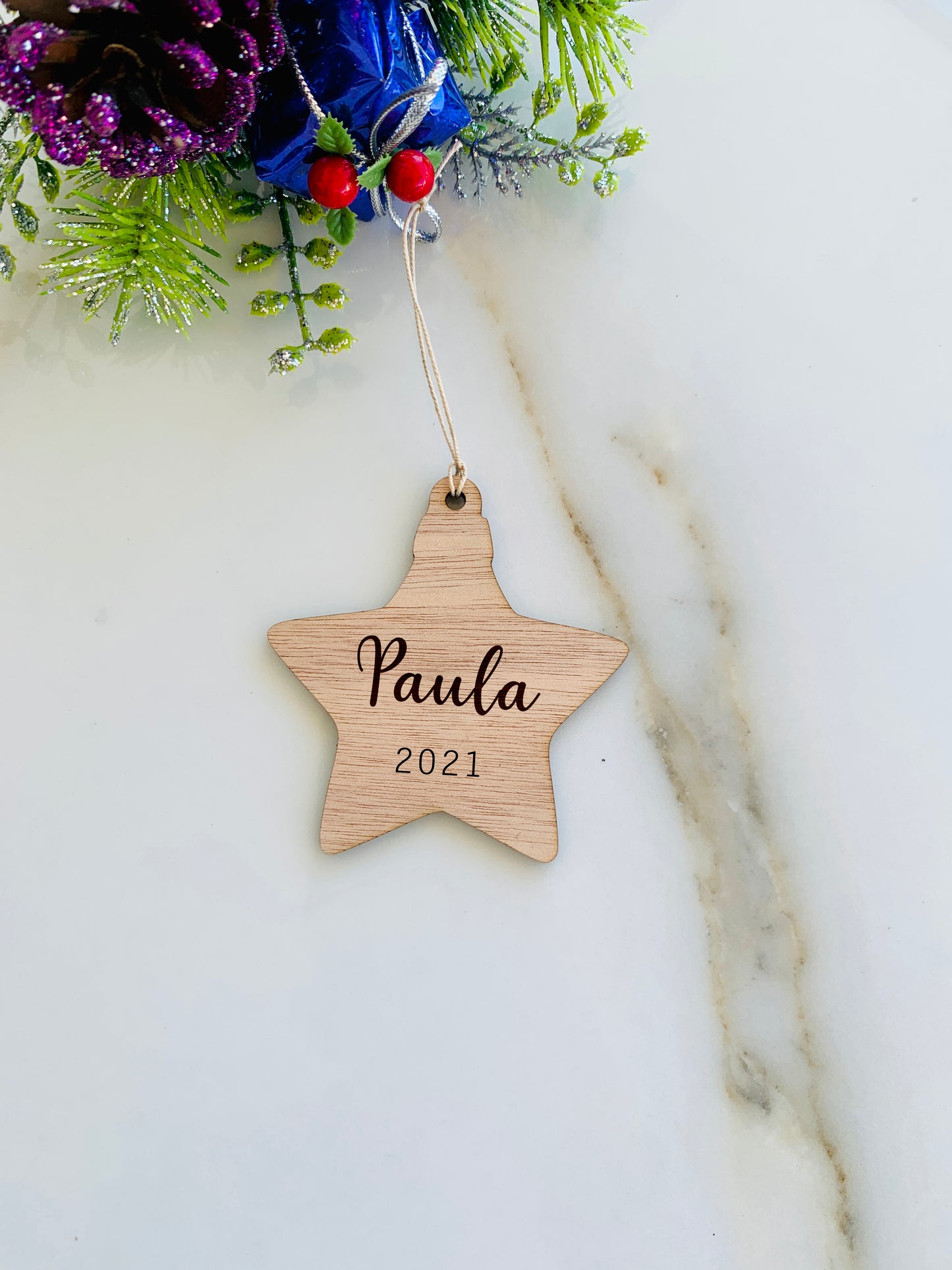 Personalisierter Weihnachtsstern aus Holz, gravierter Name von Kind und Familie, Weihnachtsstern mit Ortsnamen, individuelles Holzornament als Familiengeschenk