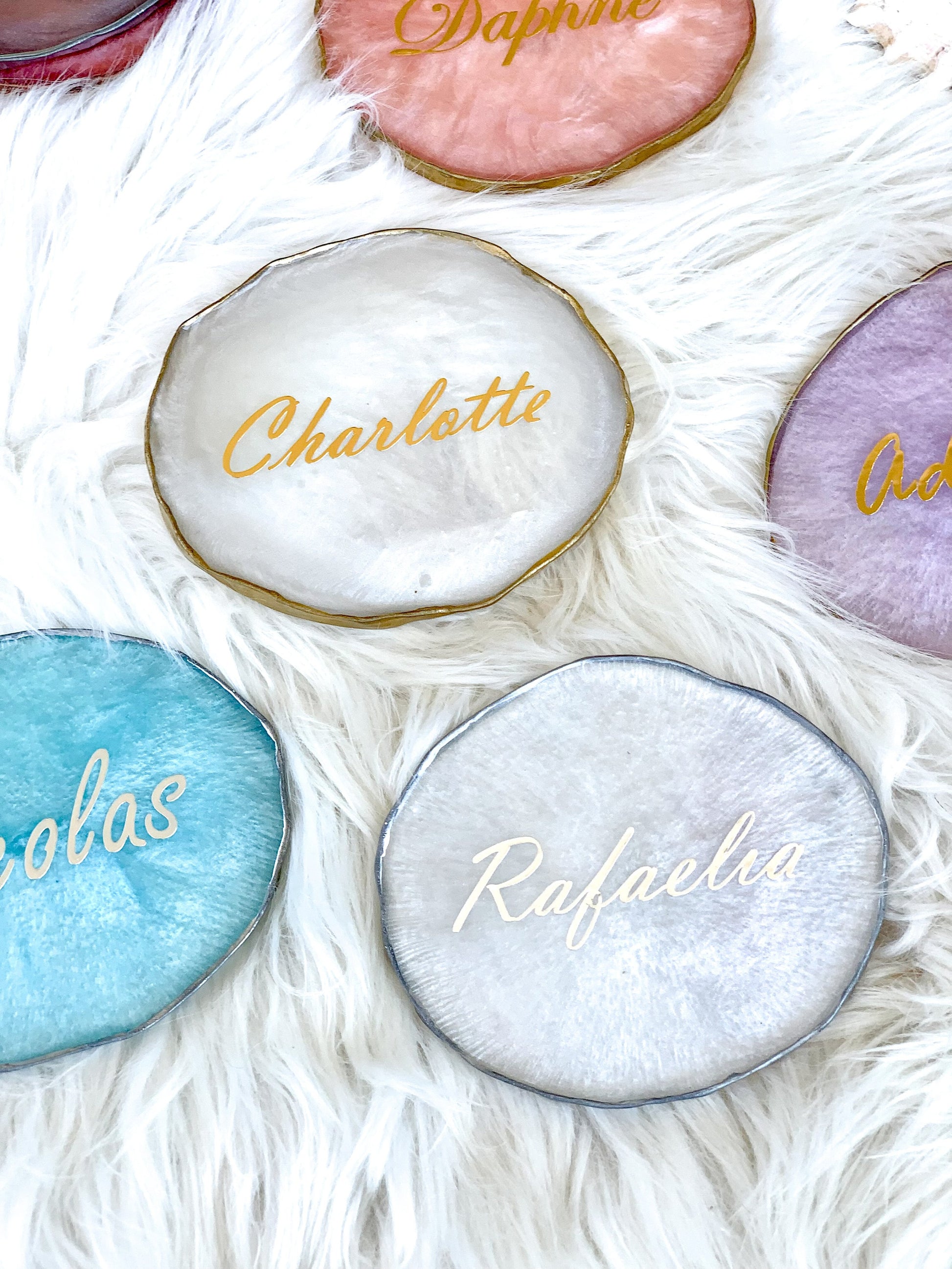 Personalized Resin Coasters with Names. Wedding favors. Bridesmaids gifts, Guests gifts in Bulk. Wedding Place setting. Thank you gifts