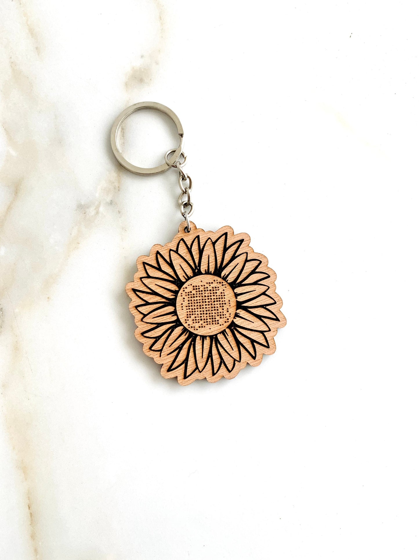 Personalized Sunflower Wooden Keychain - Custom Name Keyring, Engraved Flower, Unique Gift for Her, Mom, Car Enthusiasts and Loved Ones.