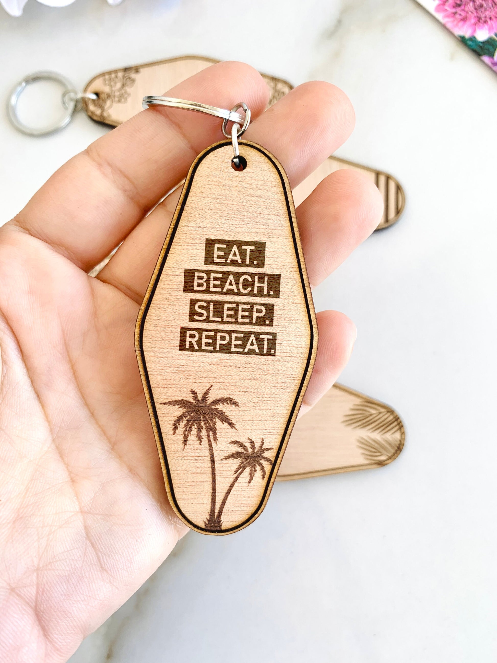 Personalized Wood Keychain Retro Motel Keychain Gifts Wedding Favors Bridesmaid Keychain Gifts Custom Motel Logo Keychains Bride Tribe Gifts