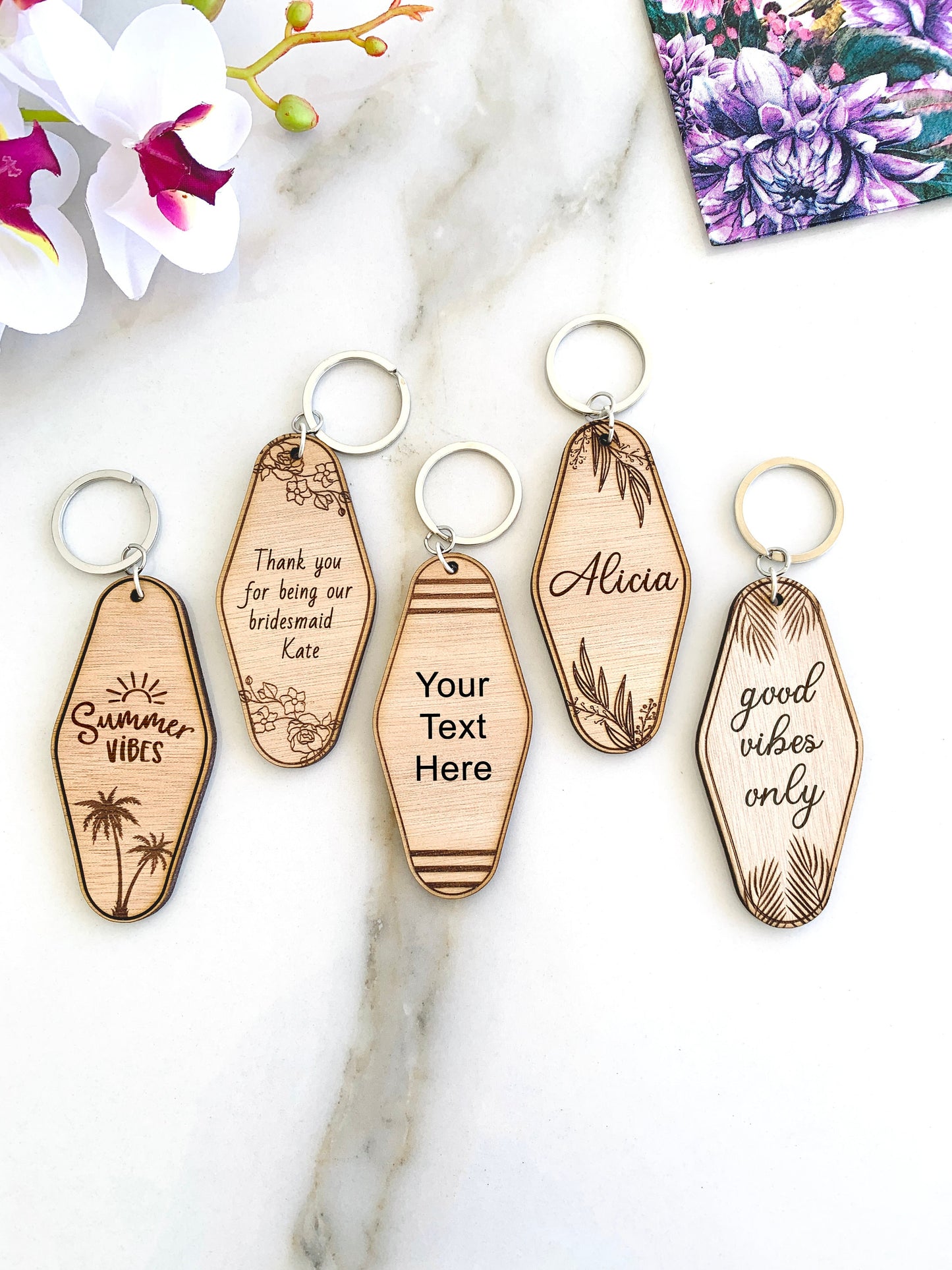 Personalized Wood Keychain Retro Motel Keychain Gifts Wedding Favors Bridesmaid Keychain Gifts Custom Motel Logo Keychains Bride Tribe Gifts