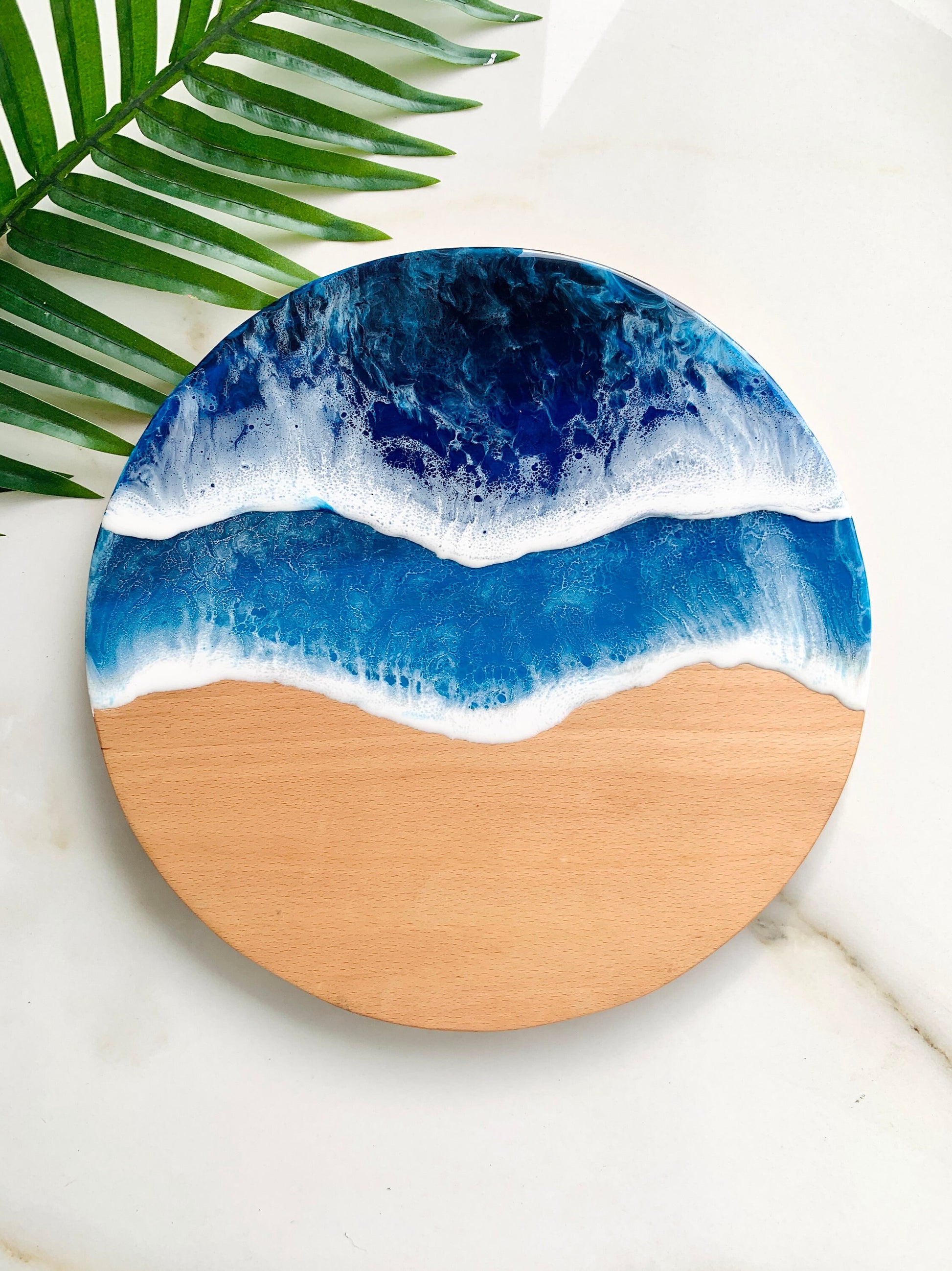 Ocean Resin Cutting Board Personalized, Resin Ocean Wall Art, Round Wood Chopping Board Engraved, Ocean Resin cheese board, Ocean waves