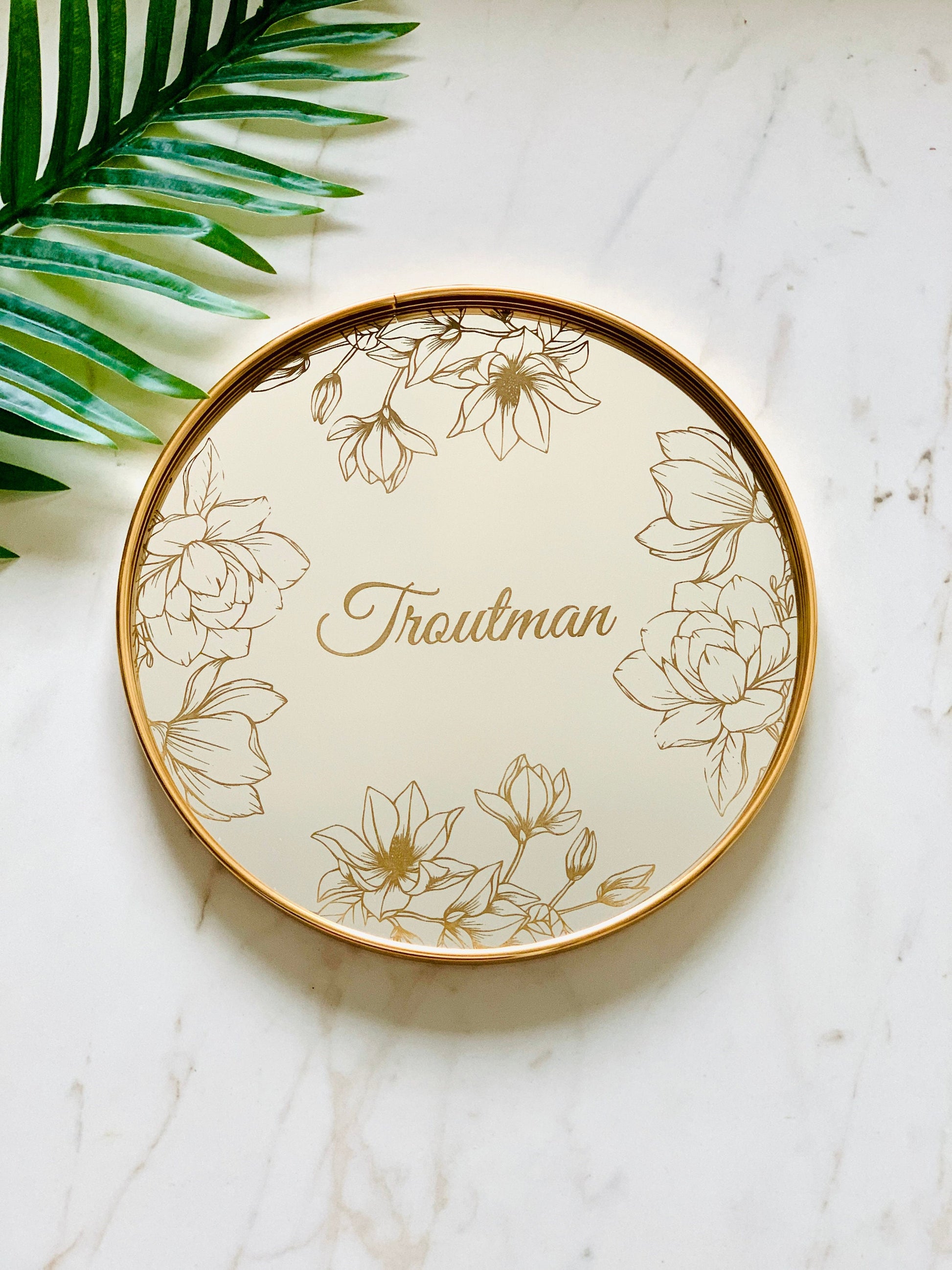 Personalized Jewelry Tray Engraved Round Mirror Vanity Tray Magnolias Design - Golden Frame - Luxurious Organizer for Candles and Cosmetics