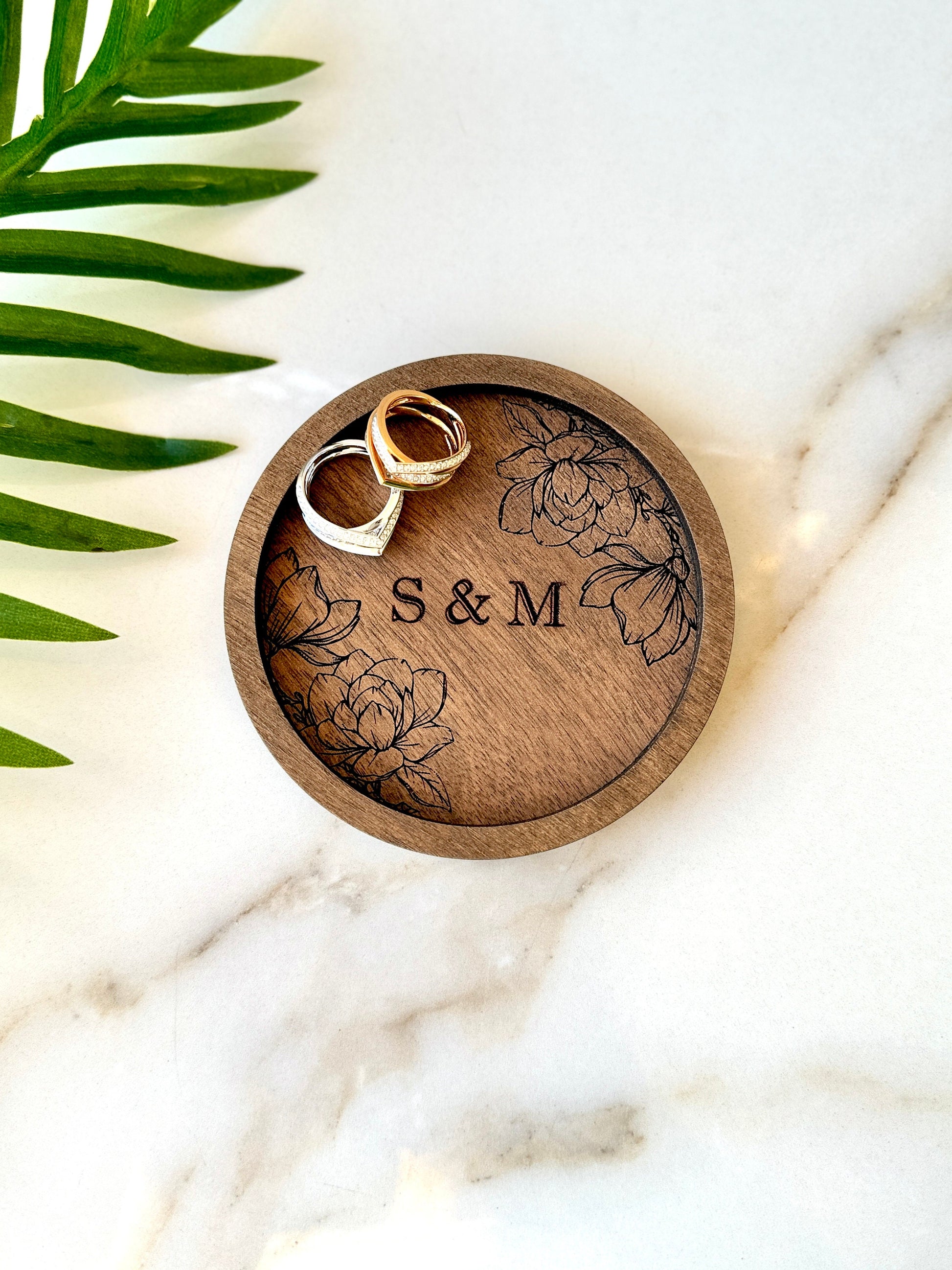 Personalized Jewelry Tray Engraved Oval Wooden Vanity Tray Magnolias Design, Elegant Trinket Dish, Custom Organizer for Candles & Cosmetics