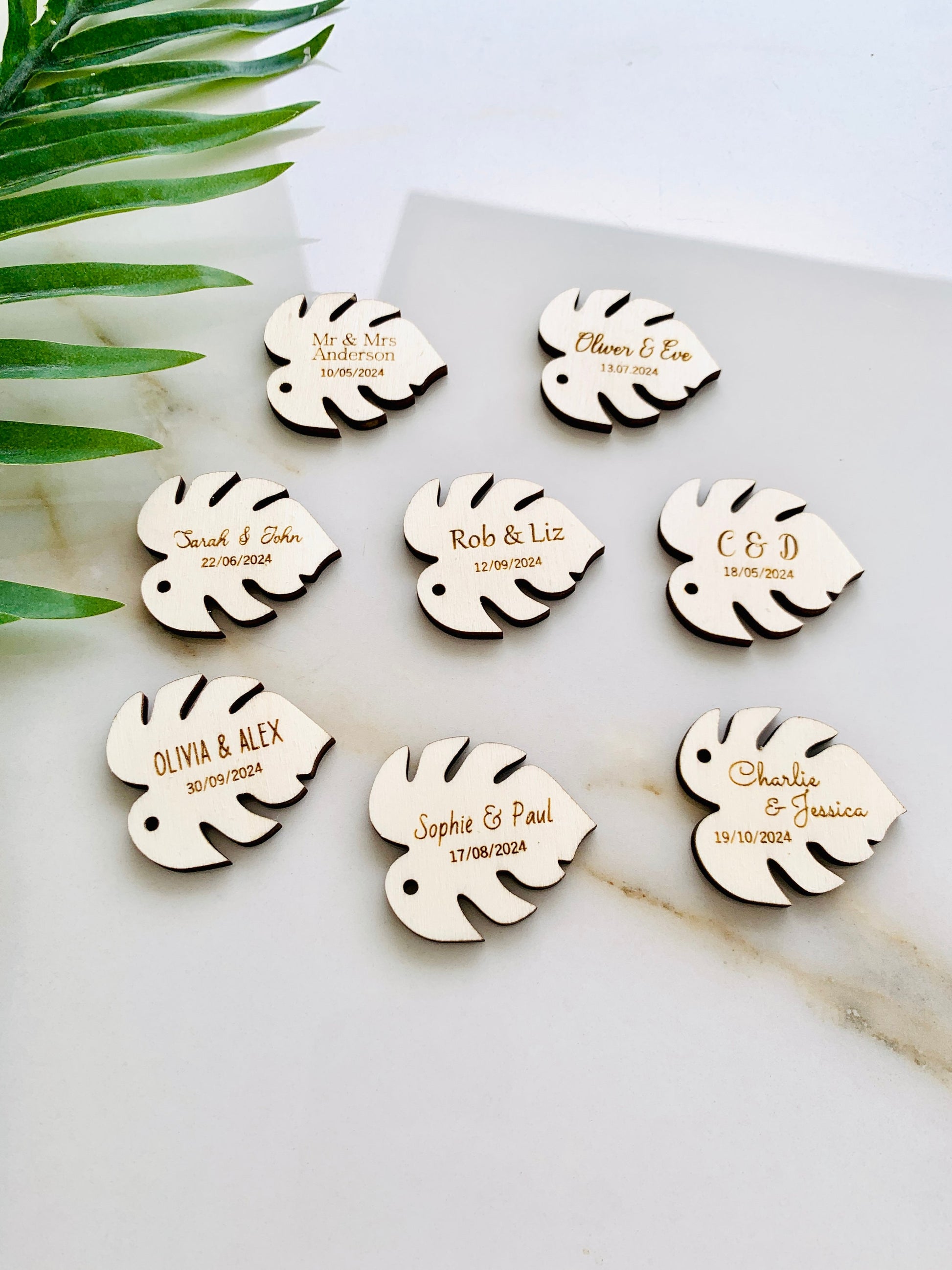 Monstera Wedding Favor Tags, Wedding Leaf Name Tags, Mr/Mrs Wood Tags, Couples Names & Date Wood Tags, Rustic Wedding Décor, Wooden Monstera