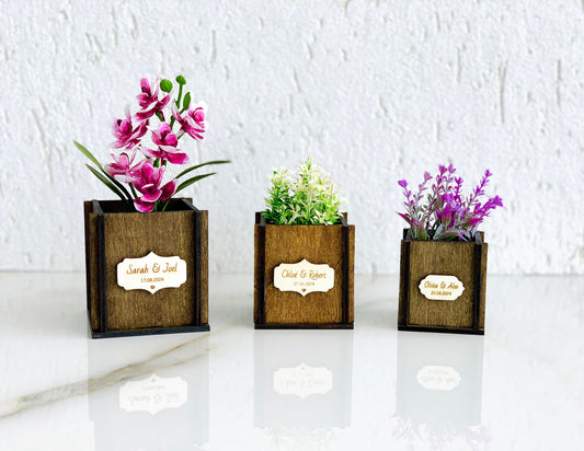 Personalized Mini Wood Pot for Wedding Favors, Mini Planters Favors for Guests, Christening and Baby Shower Engraved Favors, Thank you Gifts