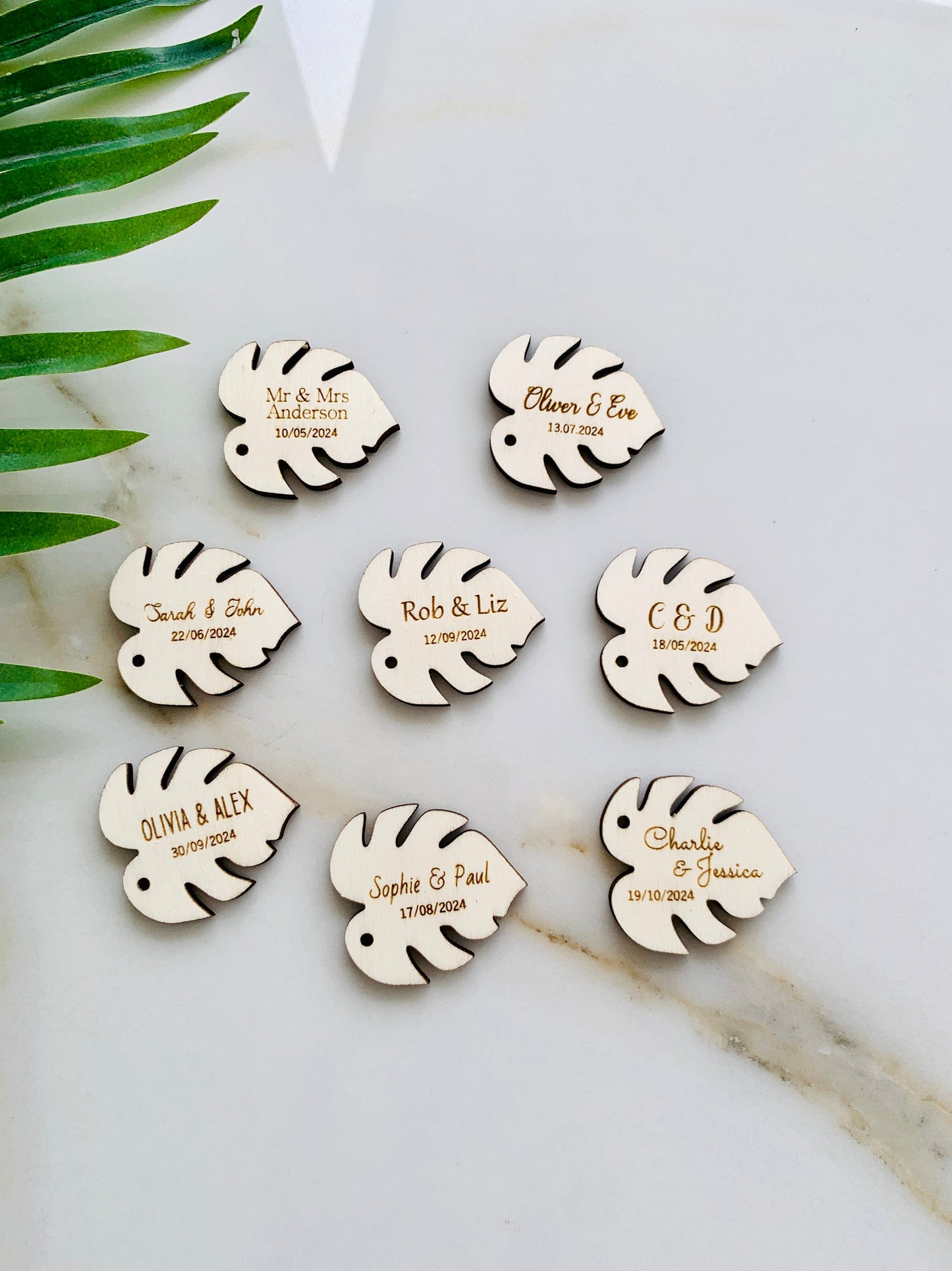 Monstera Wedding Favor Tags, Wedding Leaf Name Tags, Mr/Mrs Wood Tags, Couples Names & Date Wood Tags, Rustic Wedding Décor, Wooden Monstera