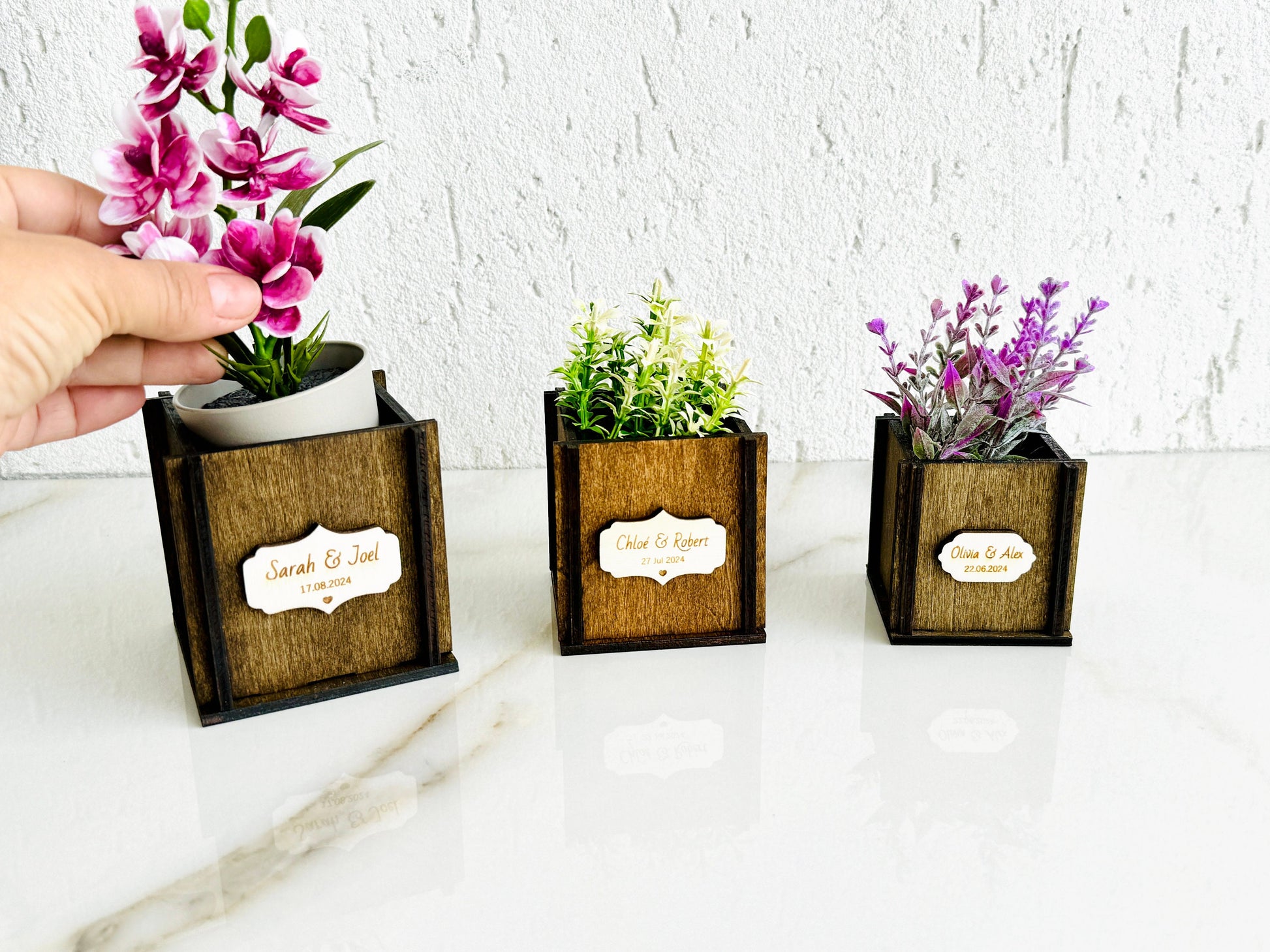 Personalized Mini Wood Pot for Wedding Favors, Mini Planters Favors for Guests, Christening and Baby Shower Engraved Favors, Thank you Gifts