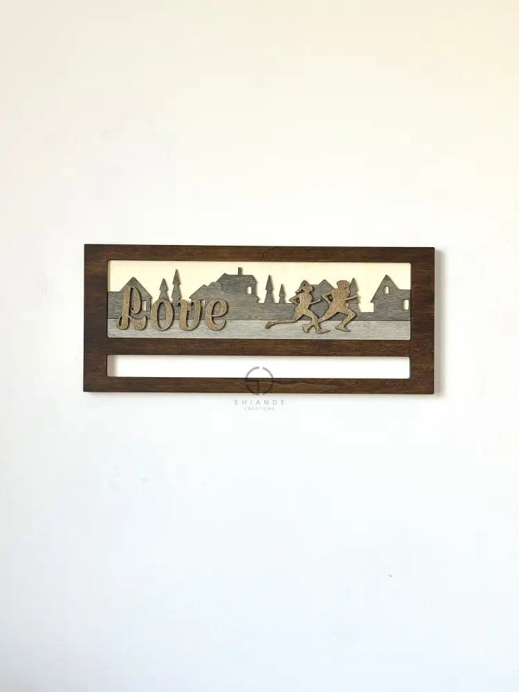 Personalized wooden medal holder for runners, laser-cut marathon medal display rack with engraved name, wall-mounted race medal hanger, perfect gift for runners and marathon lovers.