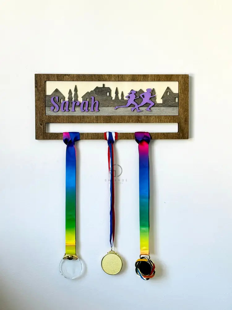 Personalized wooden medal holder for runners, laser-cut marathon medal display rack with engraved name, wall-mounted race medal hanger, perfect gift for runners and marathon lovers.