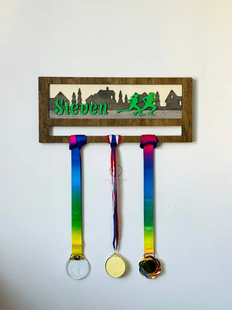 Personalized wooden medal holder for runners, laser-cut marathon medal display rack with engraved name, wall-mounted race medal hanger, perfect gift for runners and marathon lovers.