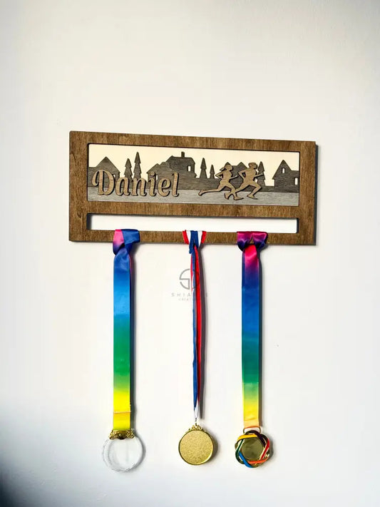 Personalized wooden medal holder for runners, laser-cut marathon medal display rack with engraved name, wall-mounted race medal hanger, perfect gift for runners and marathon lovers.