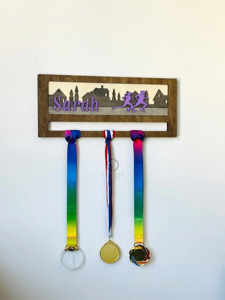 Personalized wooden medal holder for runners, laser-cut marathon medal display rack with engraved name, wall-mounted race medal hanger, perfect gift for runners and marathon lovers.